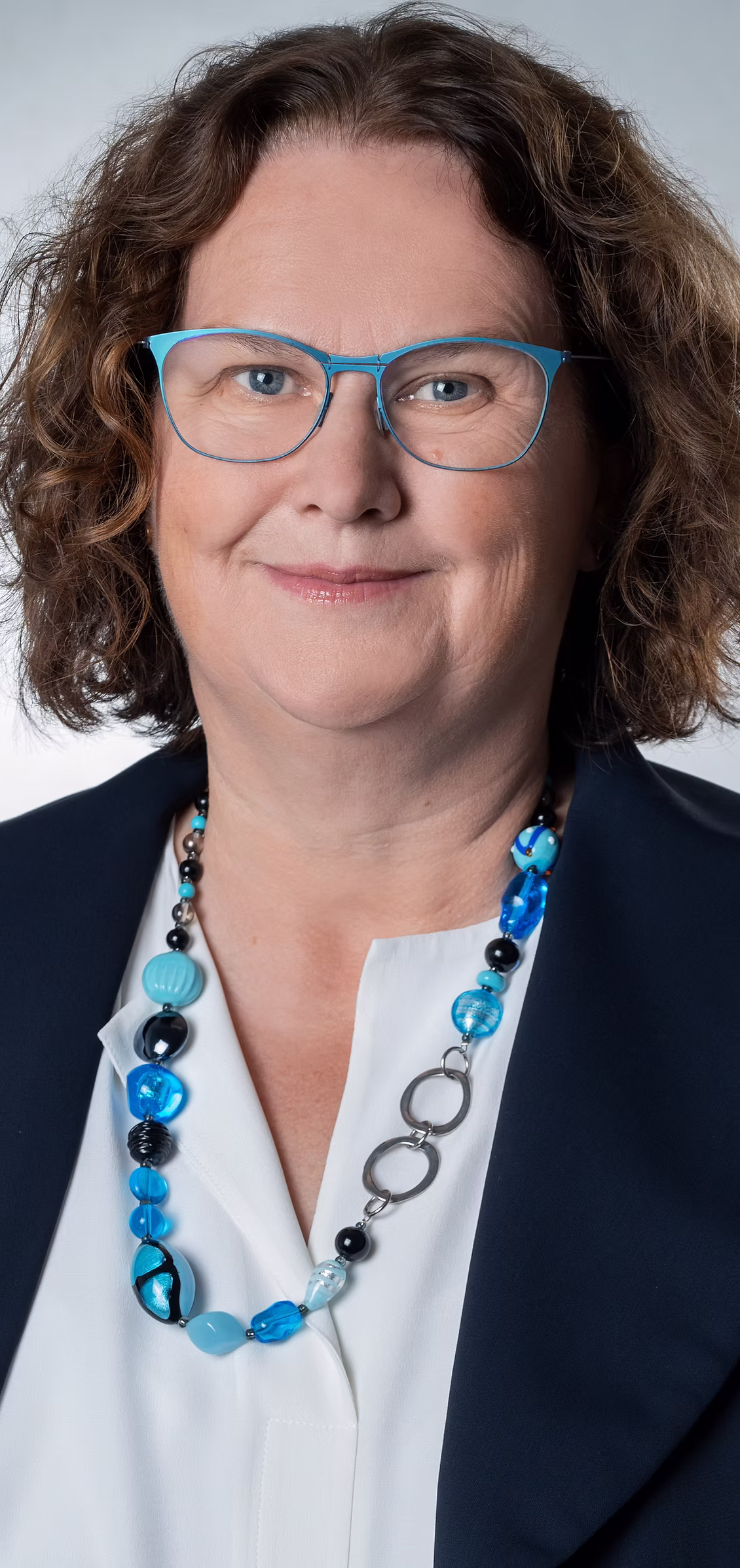 Portraitfoto Dr. Lösch-Hünerjäger